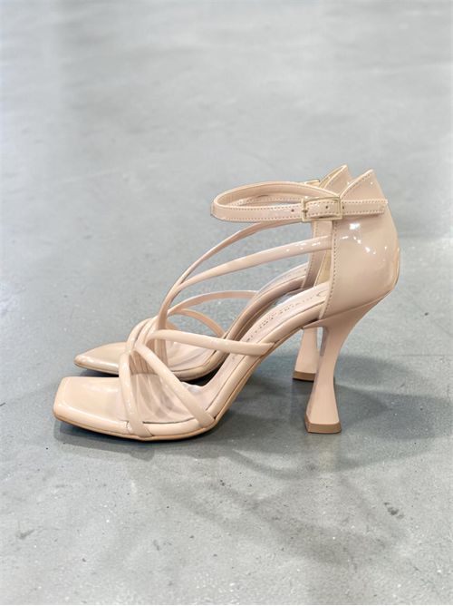 sandalo vernice punta quadrata DIVINE FOLLIE | 8032NUDE
